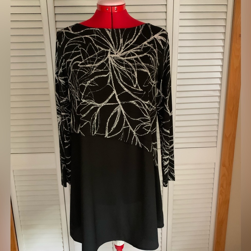 Comfy USA tunic, Black and White - slimming style Size S